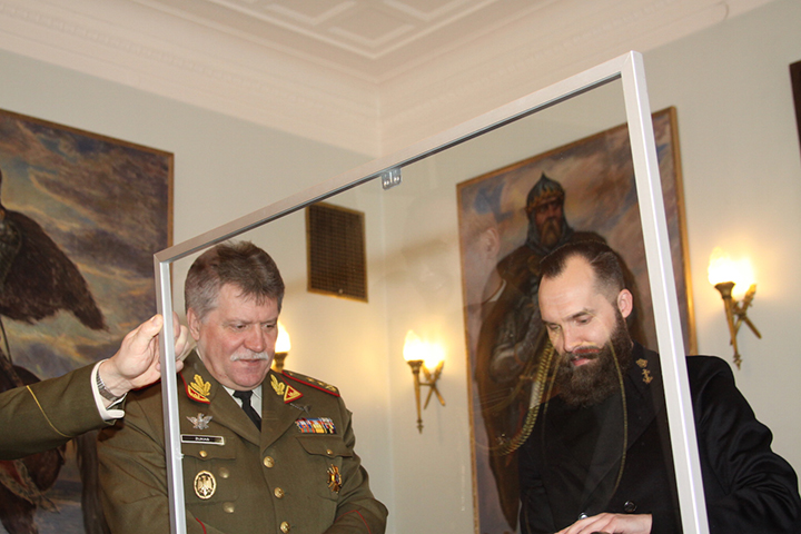 Akimirkos iš susitikimo su Lietuvos kariuomenės vadu Jonu Vytautu Žuku.