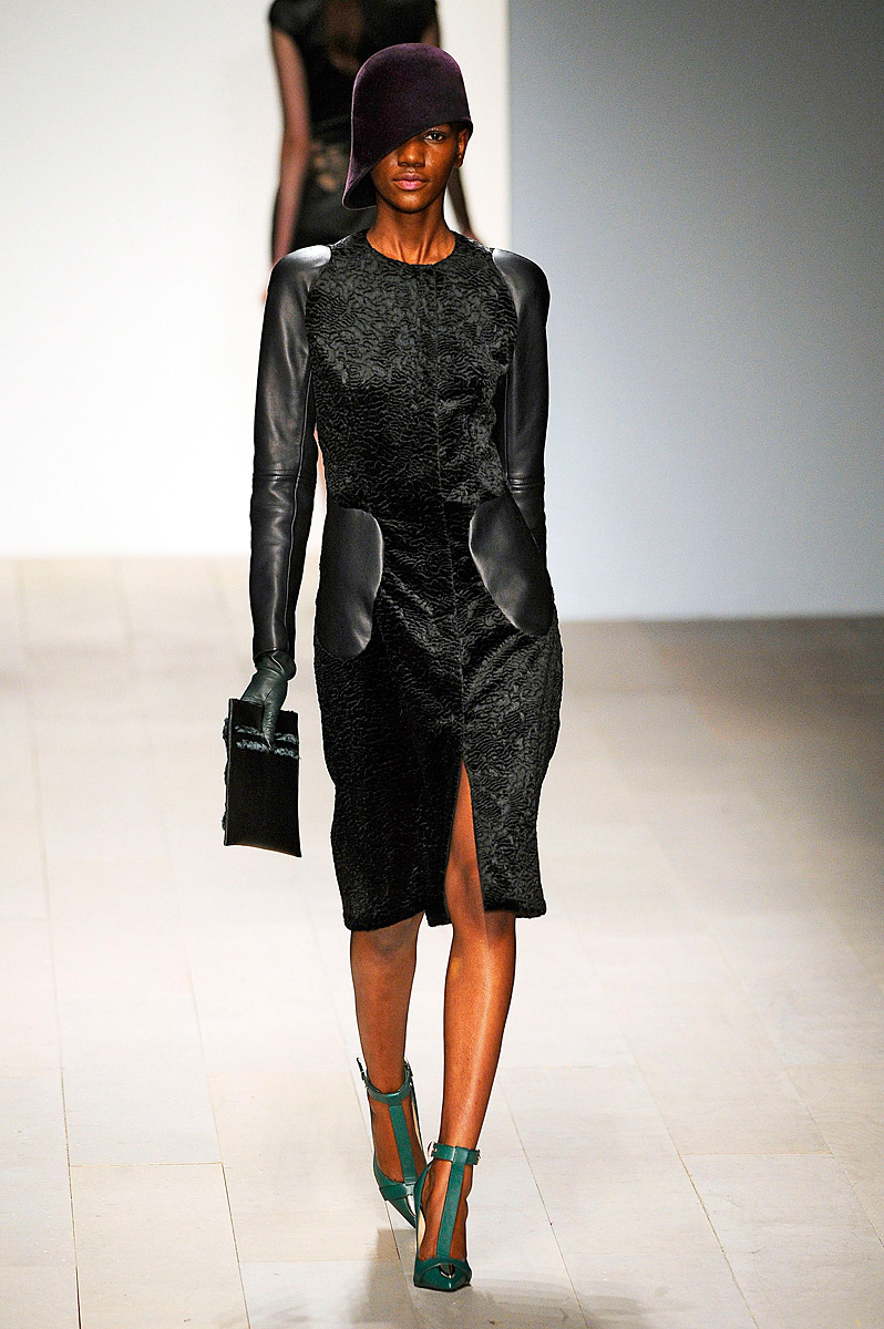 marios-schwab-rtw-fw2012-runway-13_124800464263