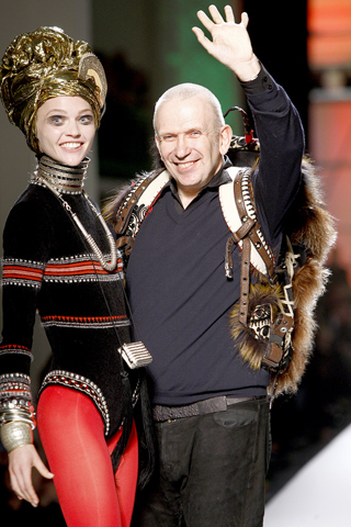 Spalvingas šaltasis 2010-ųjų sezonas pagal Jean Paul Gaultier