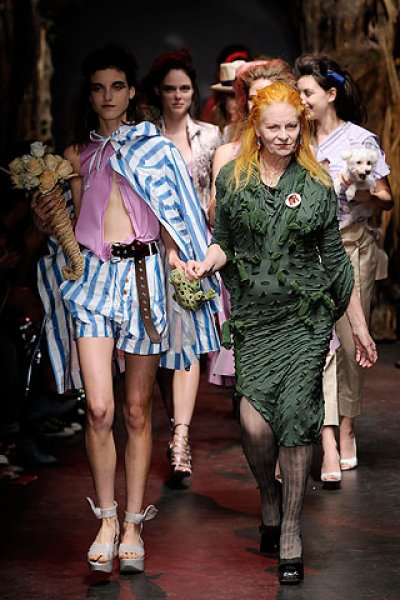 Modėlis: Vivienne Westwood right with Tati Cotliar