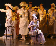 Operos ir baleto teatras rengia kostiumų aukcioną