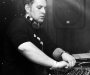 „The Kings“ vakarėliai vienija utopinę bendruomenę Lietuvoje