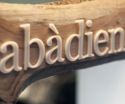 Labàdienà, kas nežino