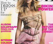 Kate Moss keliasi už kadro?