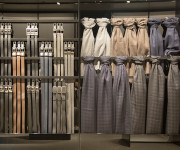 Emporio Armani atidarymas: santūri, žvilganti mada