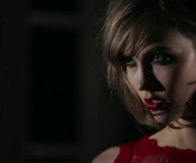 Kruvinas Karlie Kloss amplua