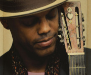 Vilniuje dainavęs Eric Bibb – apie meilę muzikai ir skrybėlėms