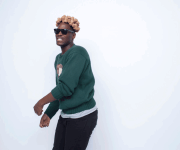 Ekscentriškasis Zebra Katz kartu su lietuviu ruošia pasirodymą Vilniuje