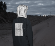 Tamsioji šviesa – „labàdienà“