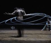 Šiuolaikinis cirkas švento medžio prieglobstyje