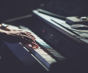 (ne)miegas: pirmą kartą Lietuvoje vyks 10-ies valandų ambientinės muzikos patyriminis performansas
