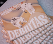 „Superkoloritas“ pristatė pirmąją vinilinę plokštelę „Debiutas +“