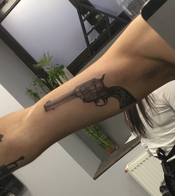 Julijaus Aleksovo tatuiruotė
