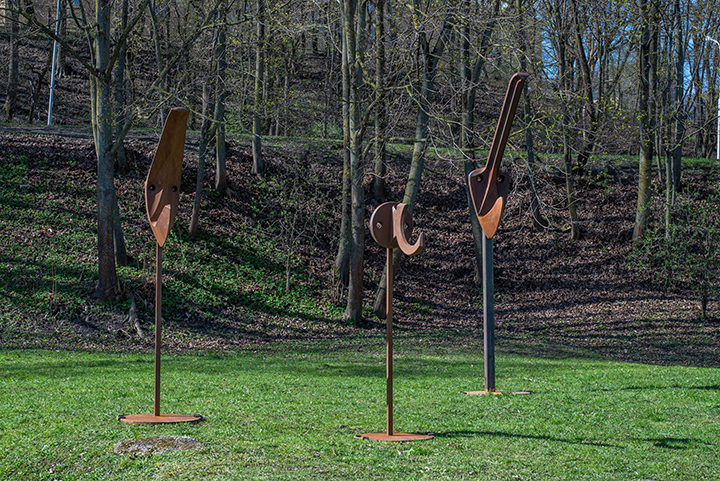 Grupinė šiuolaikinės skulptūros paroda „Belaukiant“ Kūdrų parke