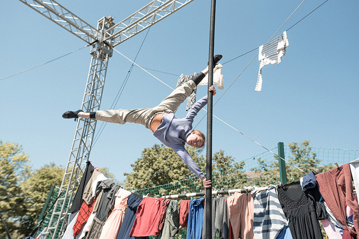Spektaklis, kuriame jungiasi įvairios cirko disciplinos: kiniškas stulpas, oro šilkai, klounada ir žongliravimas, šią savaitę pasirodys