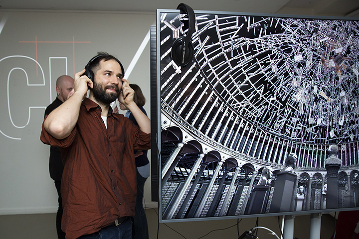 Dviem šimtais ventiliatorių cirkuliuojanti Rimo Sakalausko paroda