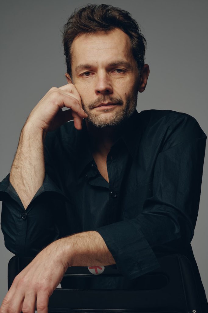 „Anoniminiai šokiai“: dokumentinė fikcija apie priklausomybes, laukimą ir išsilaisvinimo troškimą