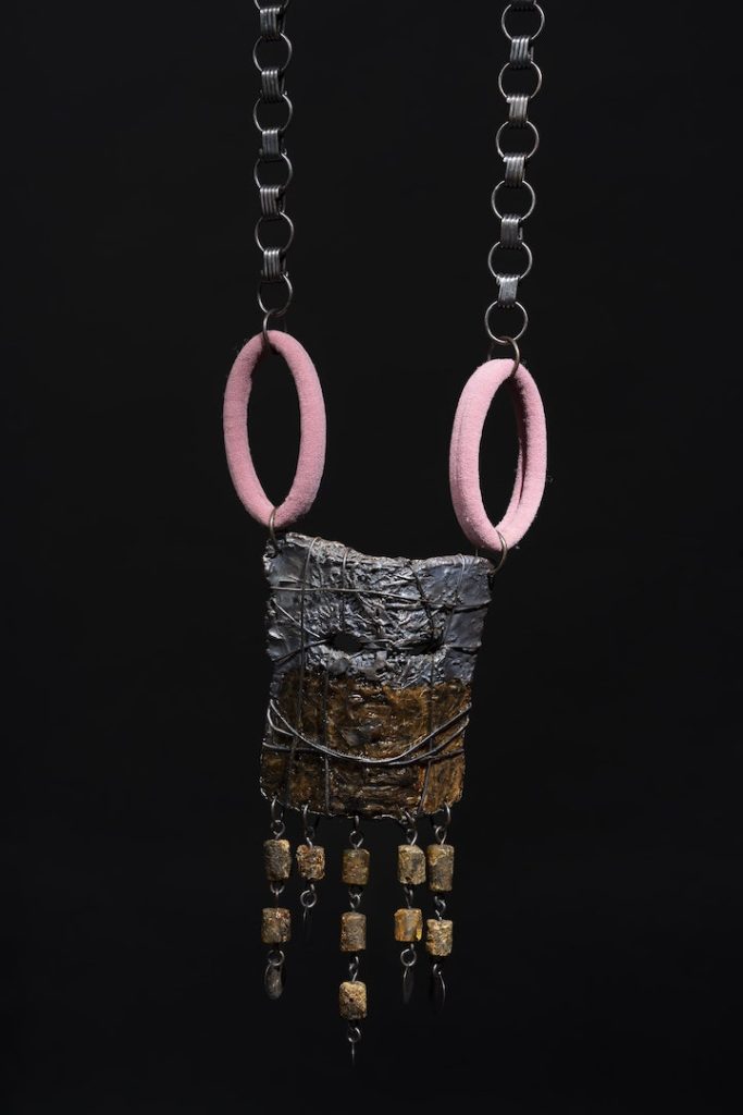 Netikėtas gintaras: kai fosiliniai sakai virsta stiprių jausmų šaltiniu