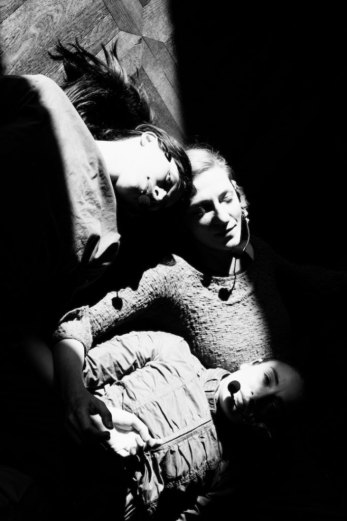 Ryšiai ir atmintis – trys šokio kūriniai, kalbantys apie laiką, kūną ir buvimą kartu